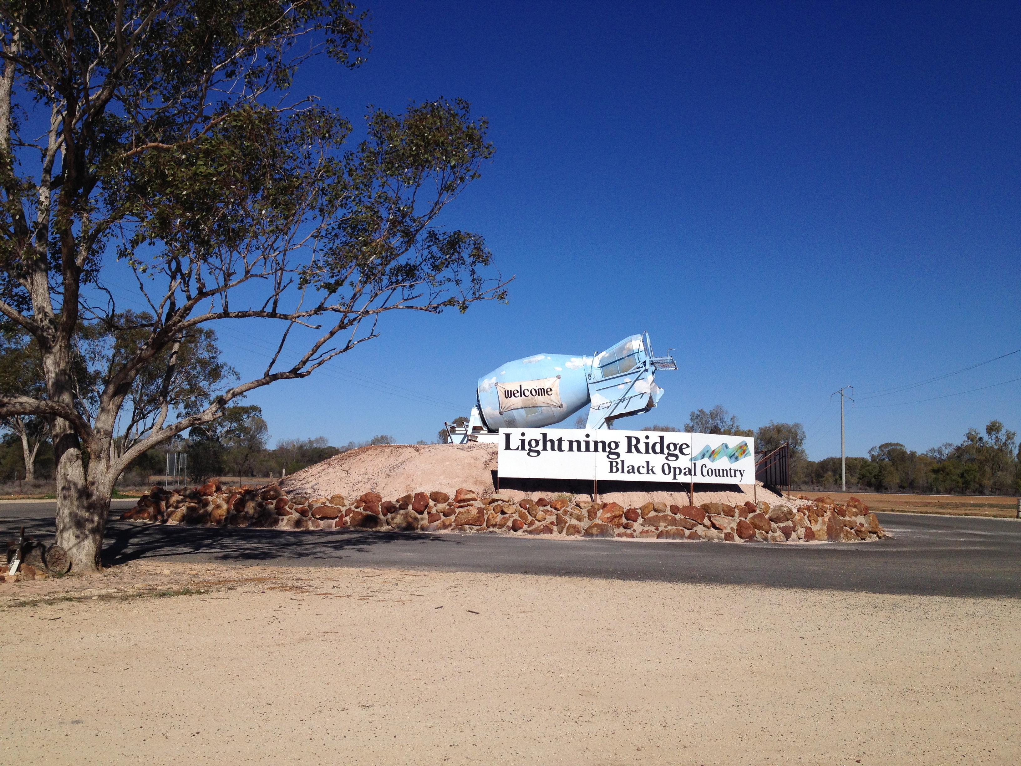 IMG_5327 Entrance feature to thye Lightning Ridge opal Field