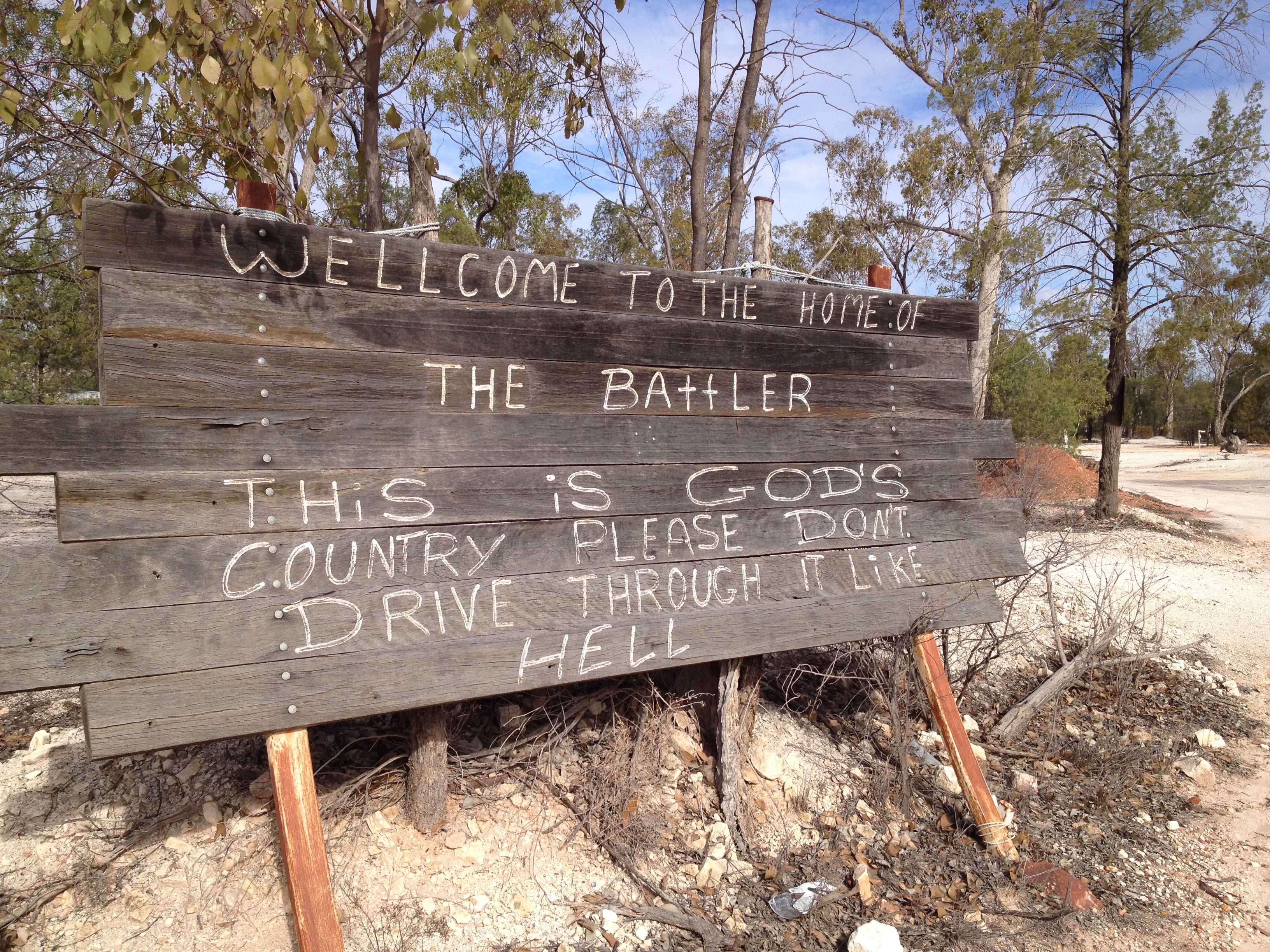 Lightning Ridge - The Battler's sign